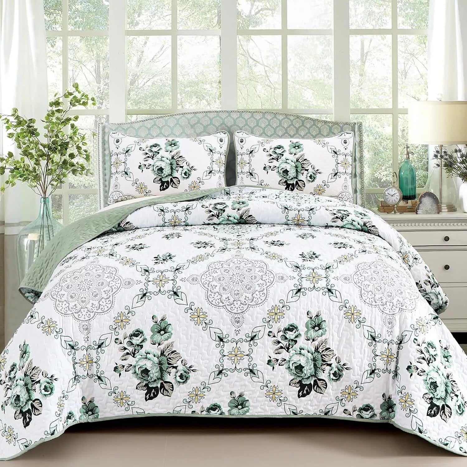 York Bedspread Coverlet Set with Pillowcases